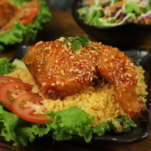 Cơm chiên đùi gà rán sốt